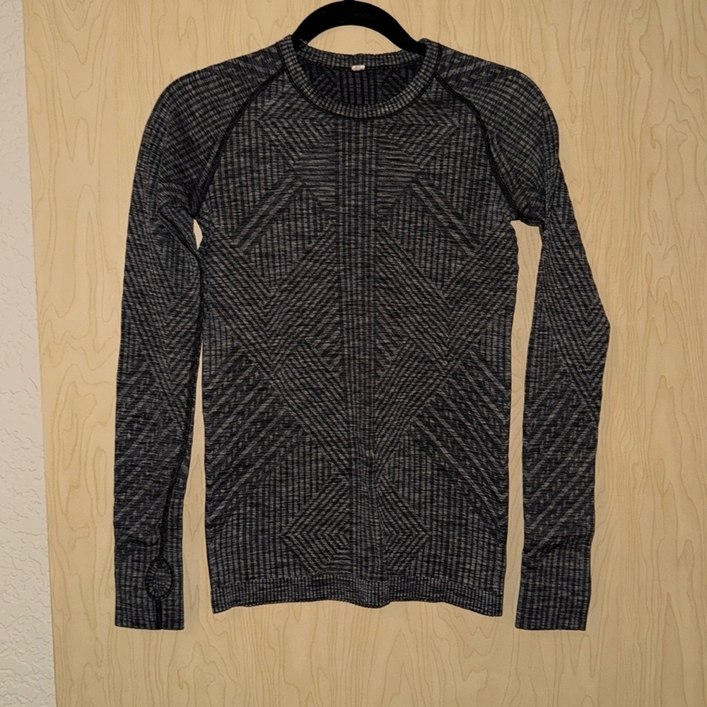Gray and black long sleeve Lululemon shirt size 6
